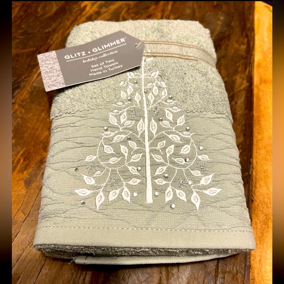 BUNDLE Two Luxury Christmas Guest Towels, Embellished Crystals, Turkish Cotton - Picture 3 of 7